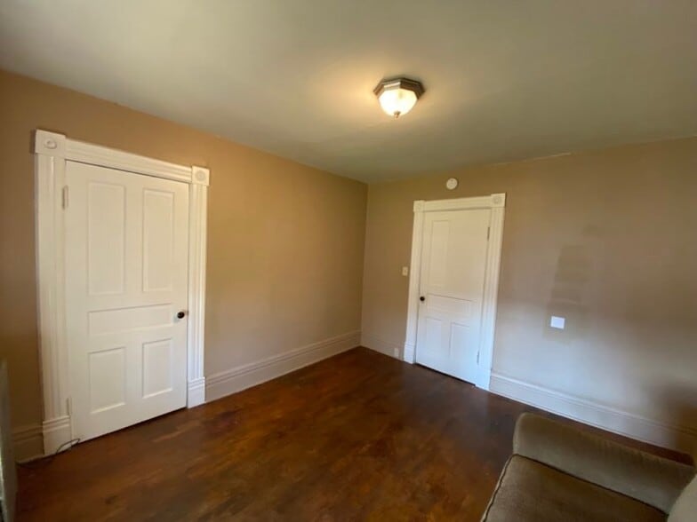 Building Photo - 220 N Dexter St