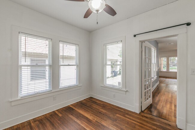 Building Photo - ADORABLE home in Ryan Place