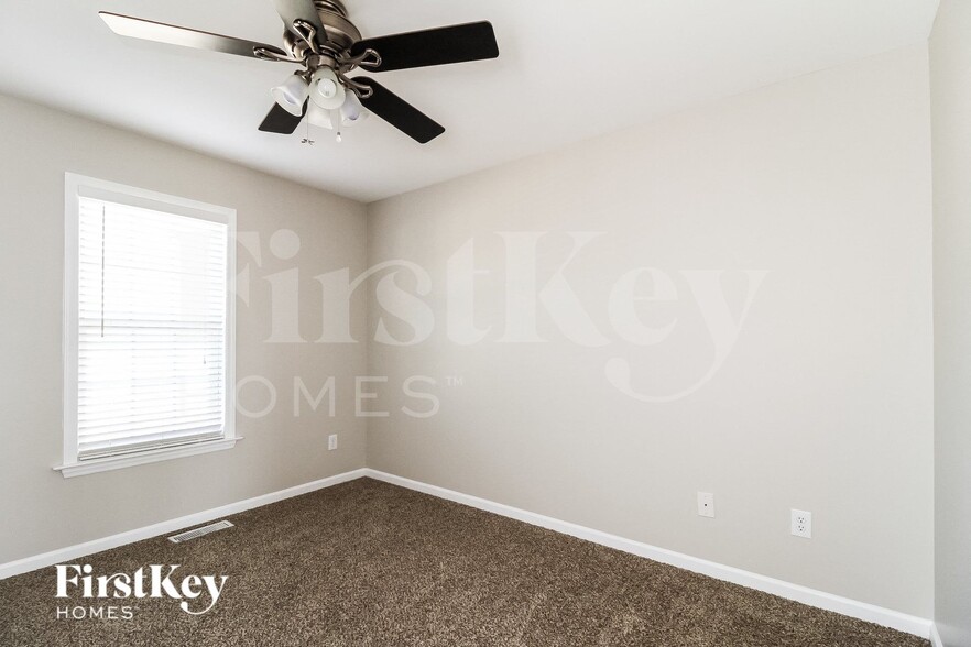 Building Photo - 2487 Somerset Pl Dr