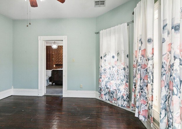 Building Photo - 250 N Main St