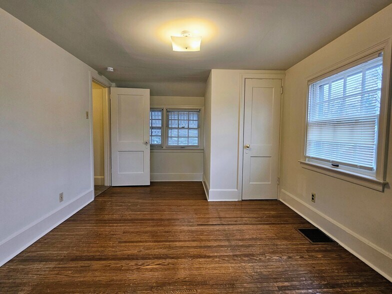 Building Photo - 426 Cherry St