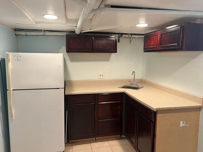 Building Photo - Updated Single Family Ranch Home with Fenc...