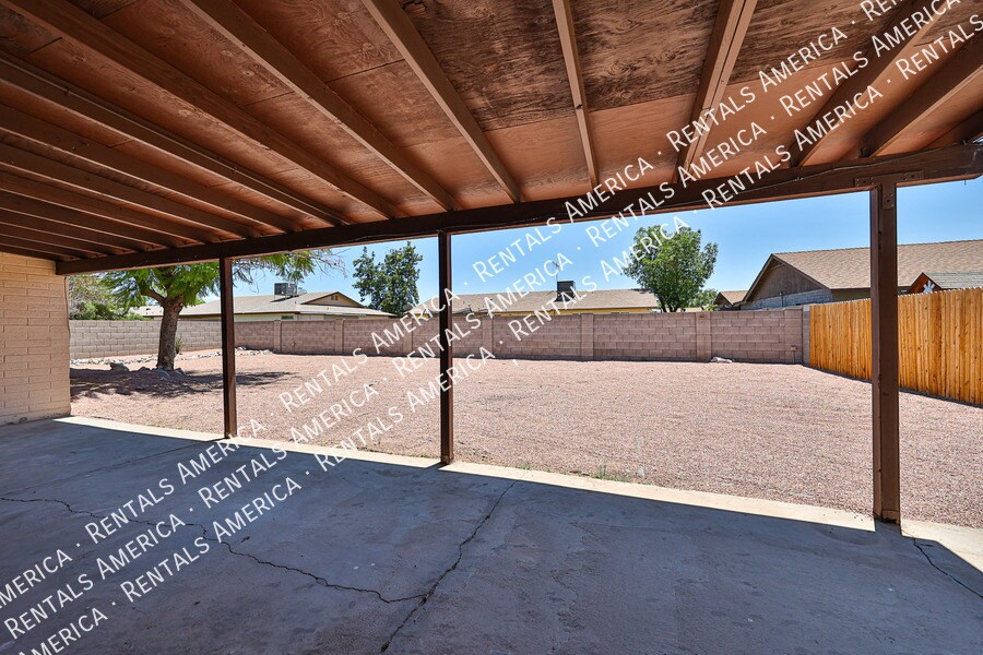 Building Photo - 1425 W Sequoia Dr
