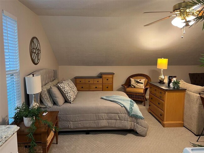 Building Photo - 2535 N MacGregor Way