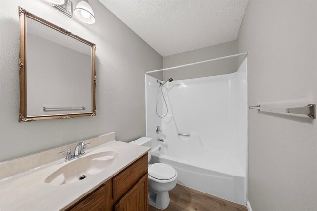 Building Photo - 2404 Broken Oak Dr