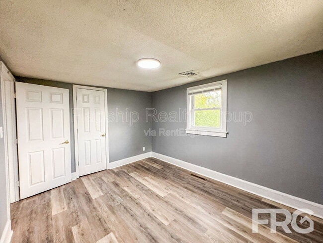 Building Photo - 600 Howell St