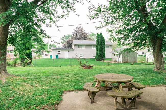 Building Photo - 3 bed 2 bath Home in Merrillville