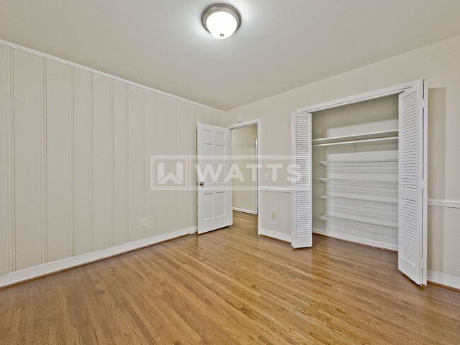 Building Photo - Charming & Spacious 3-Bed Home in City of Hoover