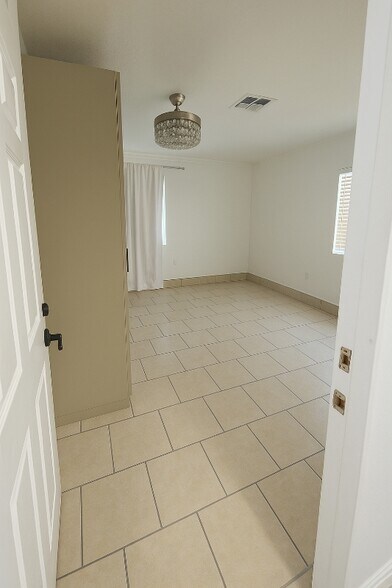 Building Photo - 2136 Cascade St