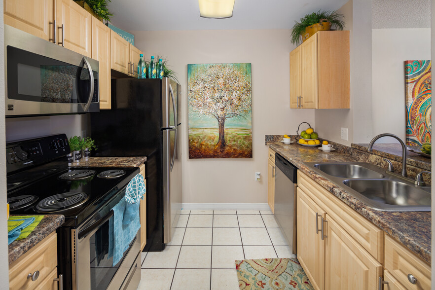 Kitchen - Kendall Ridge Apartment Homes