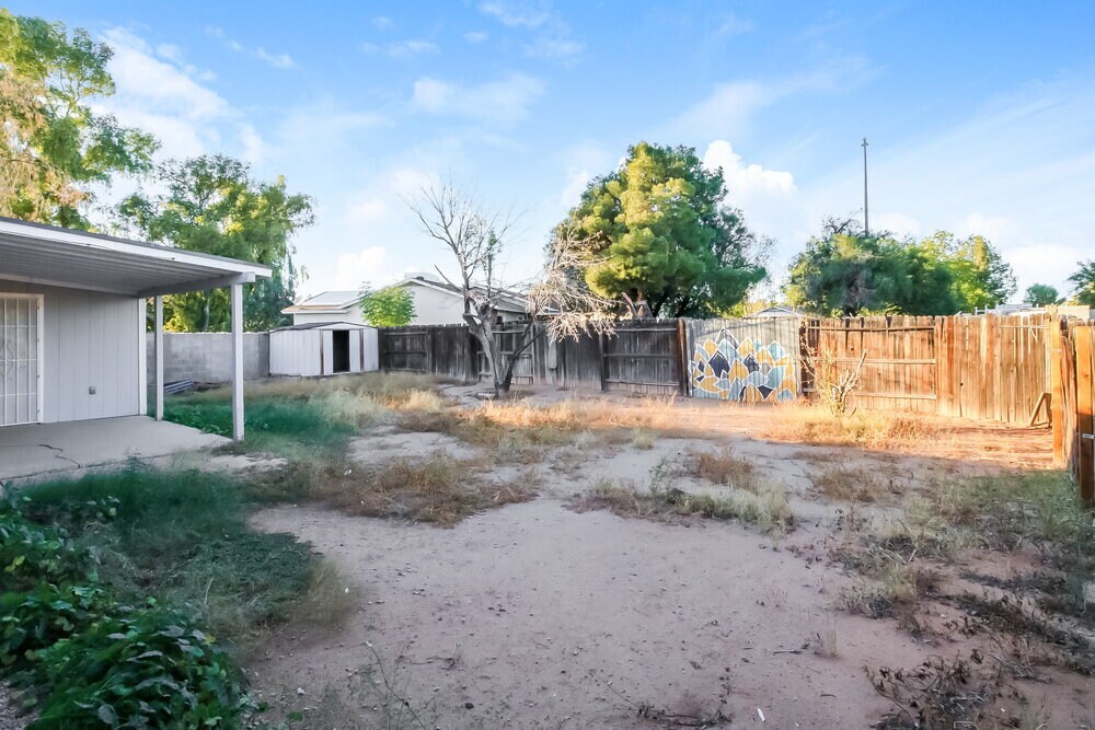 Building Photo - 238 E Houston Ave