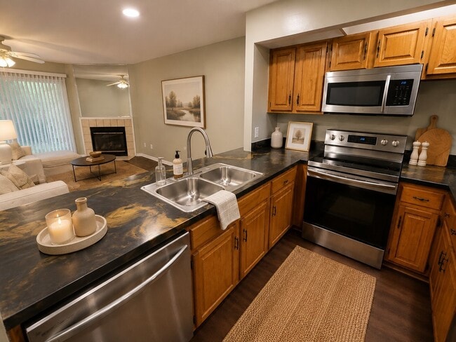 Building Photo - 2BR/2.5BA Townhome with In-Unit Laundry, Fenced Backyard, Garage, & Fireplace! Move-In Ready! Pri...