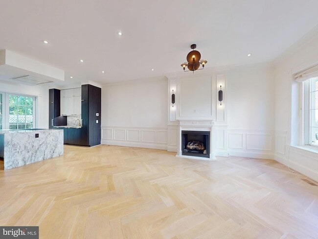 Building Photo - 1808 Riggs Pl NW