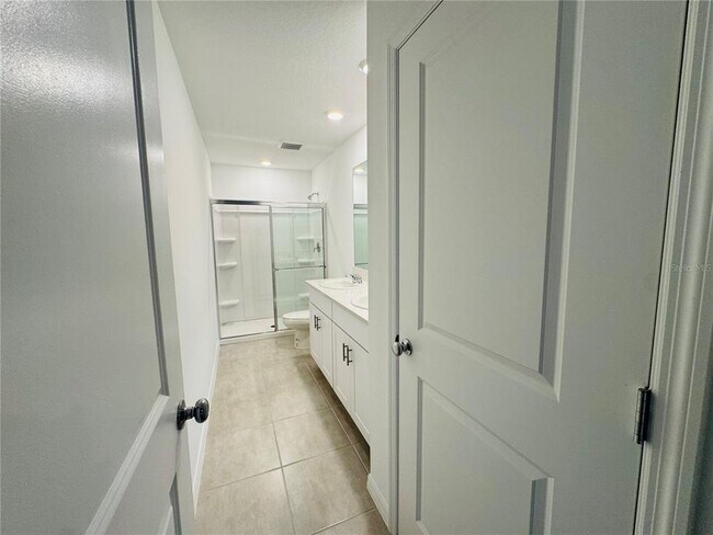 Building Photo - 2923 Skyline Lp