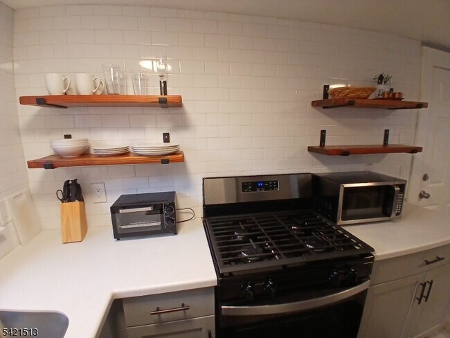 Building Photo - 17 Thomas St