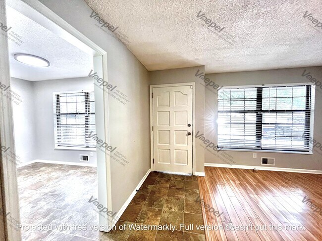 Building Photo - COMING SOON! 3 Bedroom 1.5 Bath in Blue Sp...