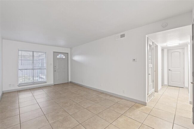 Building Photo - 1301 W Ben White Blvd