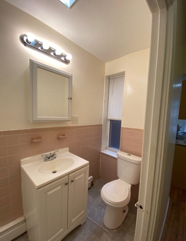 Building Photo - 144 Chelsea St