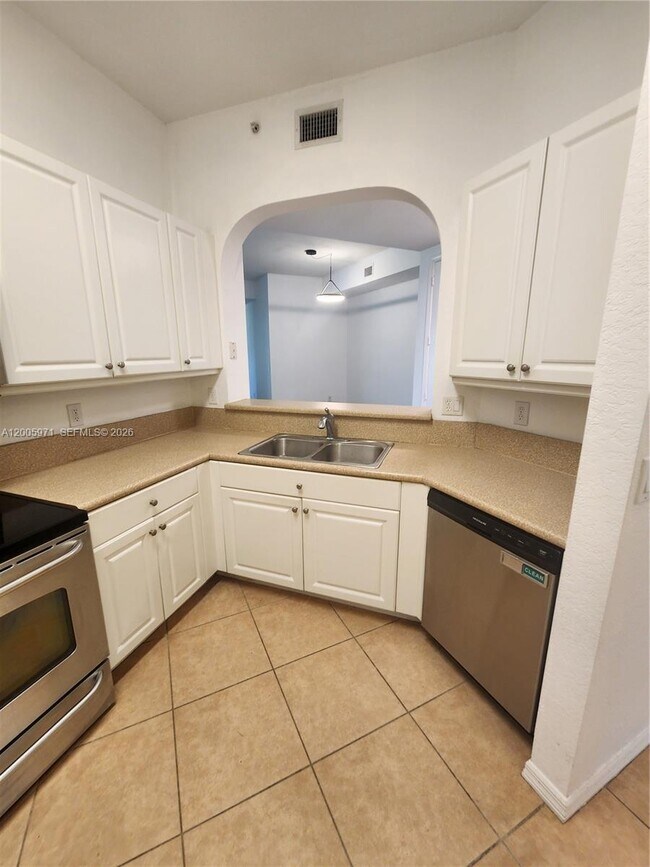 Building Photo - 3600 Oaks Clubhouse Dr