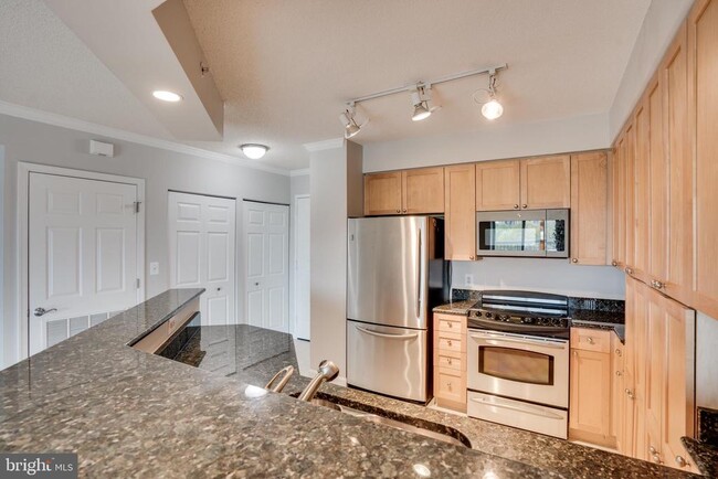 Building Photo - 3101 N Hampton Dr