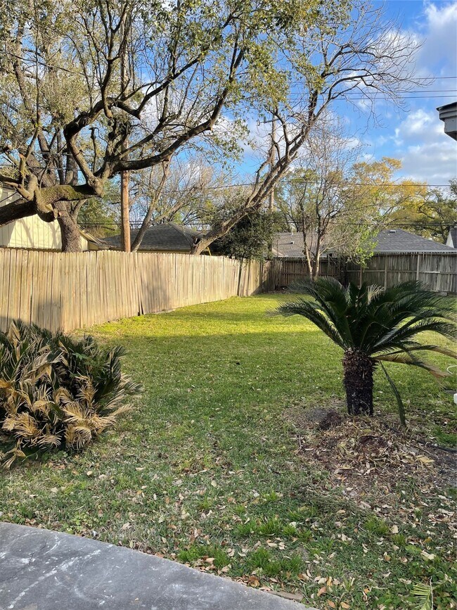 Building Photo - 7815 Small Leaf Cir
