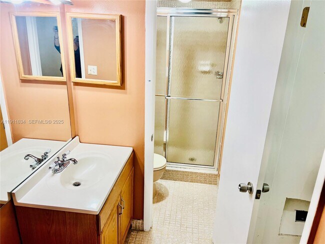 Building Photo - 1021 Mockingbird Ln