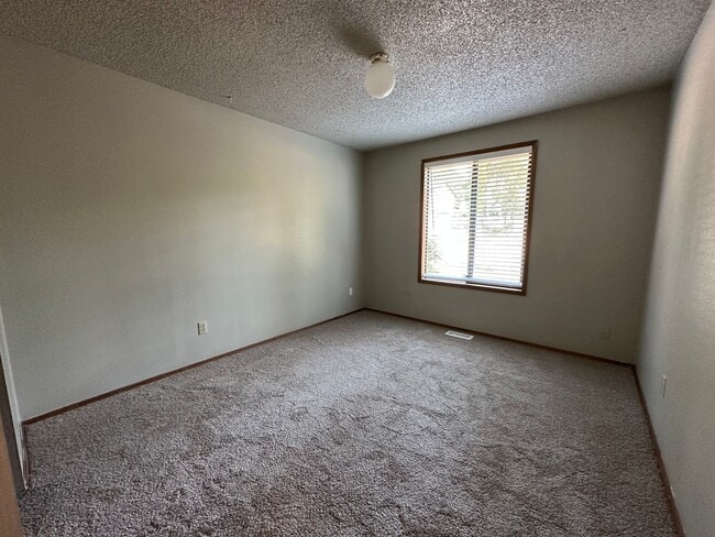 Building Photo - 4716 SW Stoddard Dr