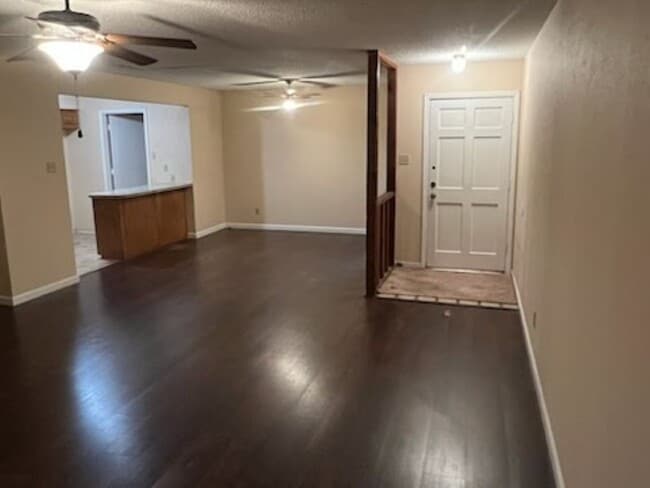 Building Photo - 121 Wildwood Dr