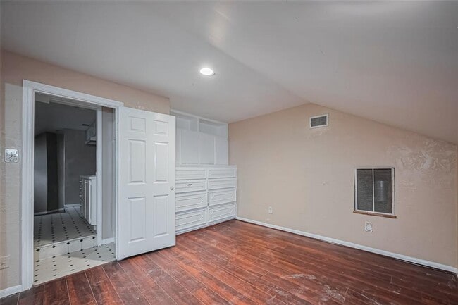 Building Photo - 4015 Black Locust Dr