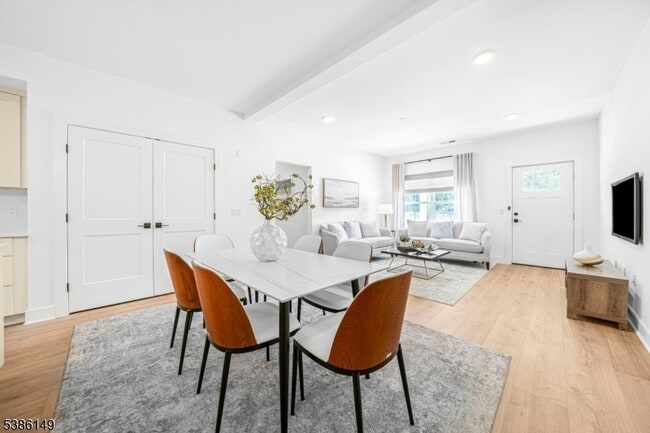 Building Photo - 20 Encampment Court