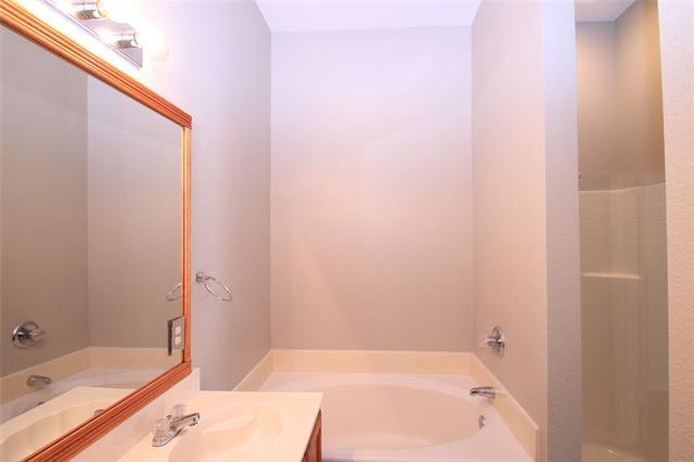 Building Photo - 824 Dixon Ln