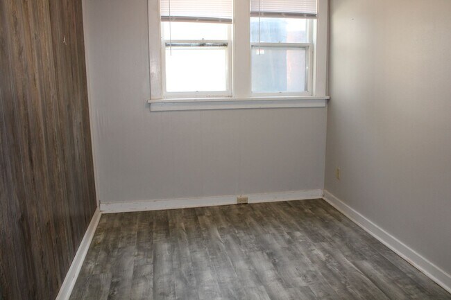 Building Photo - 340 N 16th St