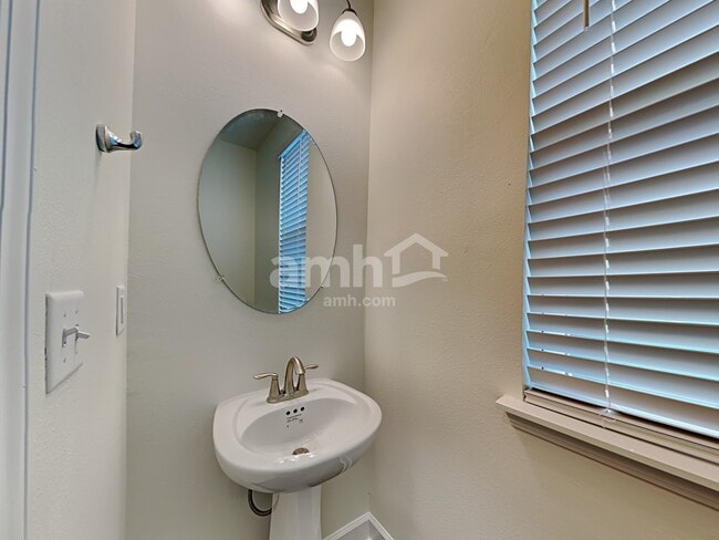 Building Photo - 1067 Tan Tara Trl