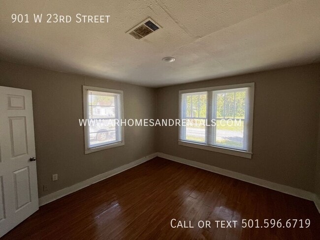 Building Photo - 901 W 23rd St