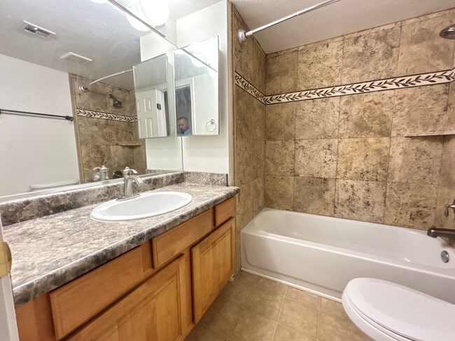 Building Photo - BEAUTIFUL CONDOMINIUM IN GATED COMMUNITY
