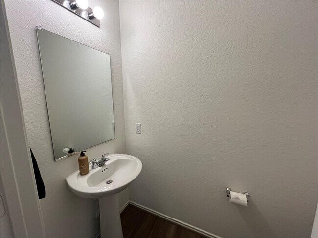 Building Photo - 6825 Colorado Bluffs Rd