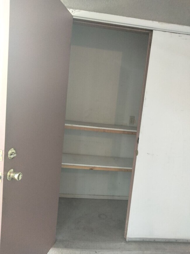 Building Photo - 12100 Candelaria Rd NE