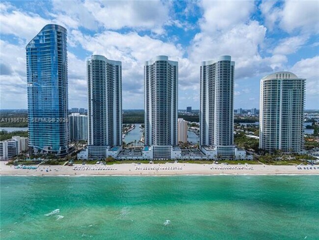 Building Photo - 16001 Collins Ave