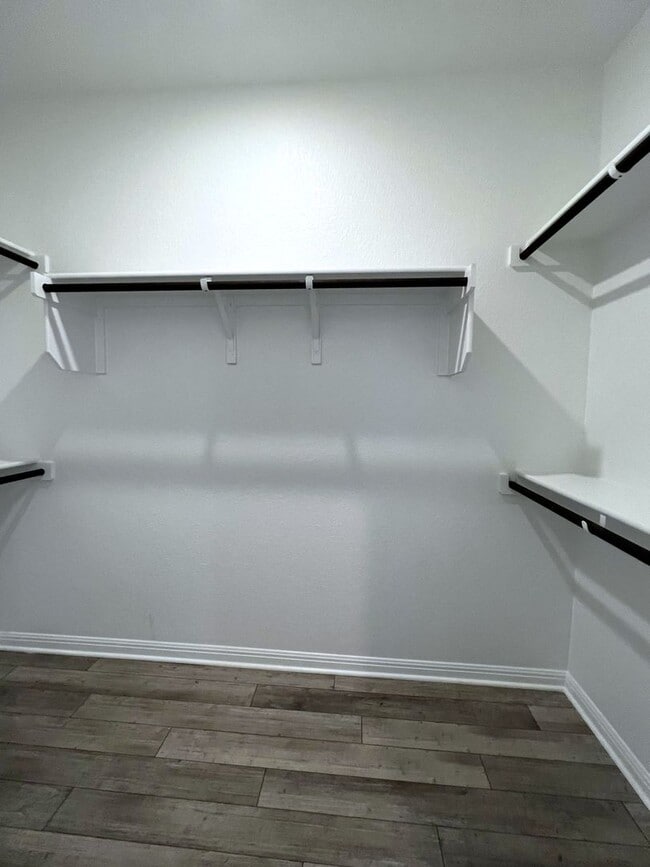 Building Photo - 106 Middle Crk Rd