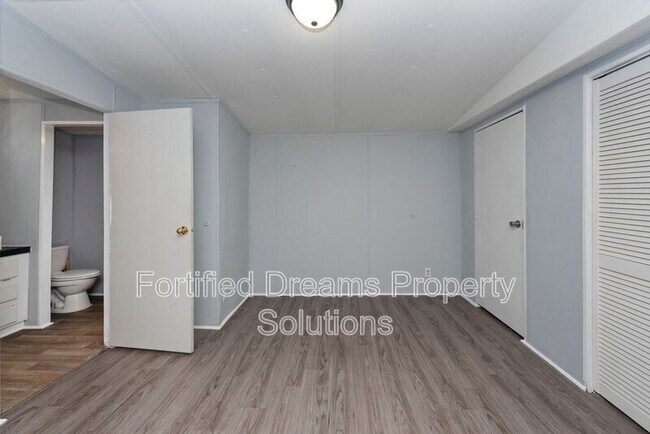 Building Photo - 886 Frye Rd