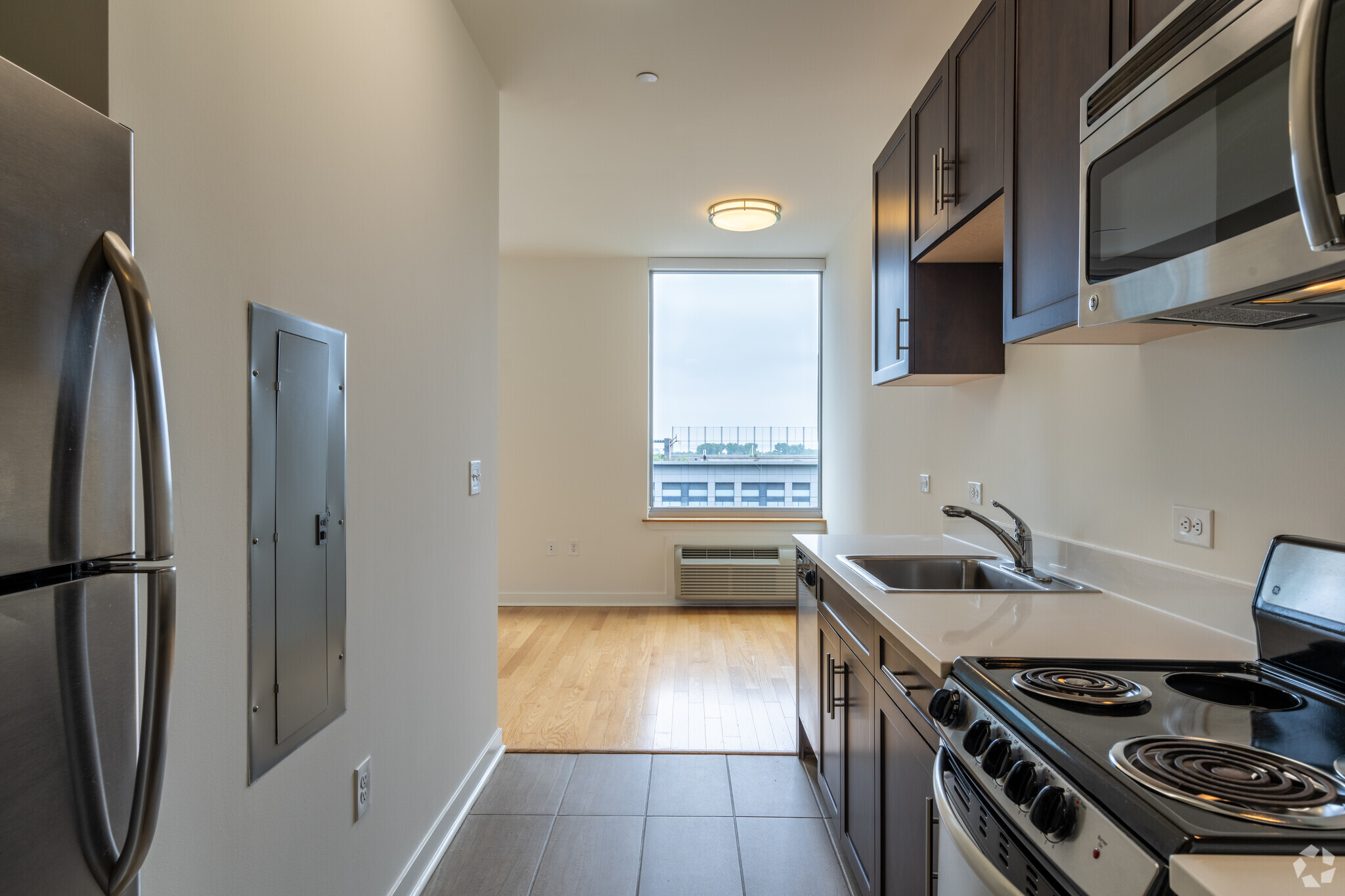 Studio, 1BA - 518-643SF - 18 Park