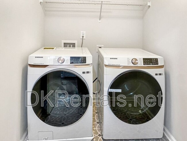 Building Photo - 2650 Quarterdeck Dr