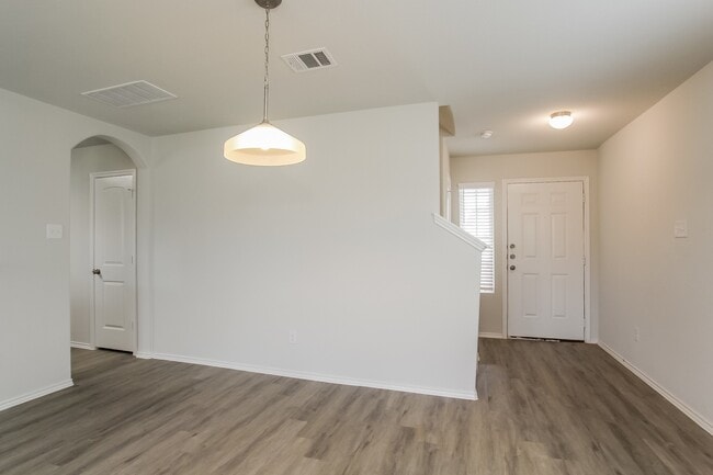 Building Photo - 305 Shelby Meadow Dr