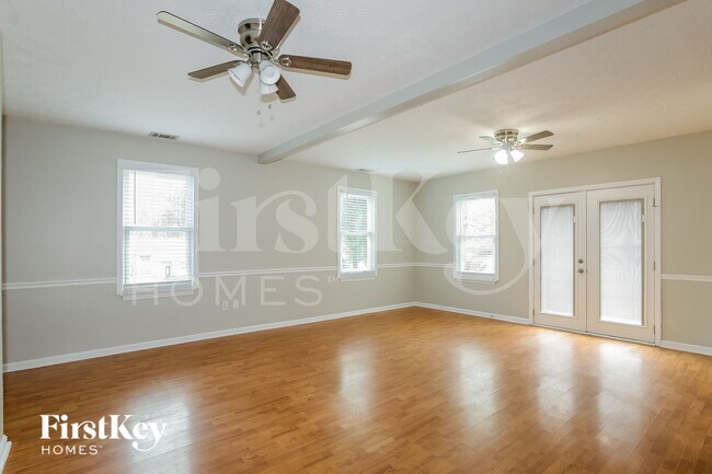 Building Photo - 205 Lakefront Dr