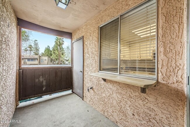 Building Photo - 461 W Holmes Ave