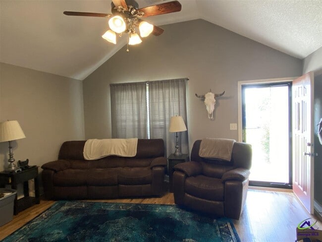 Building Photo - 552 Grand Ave