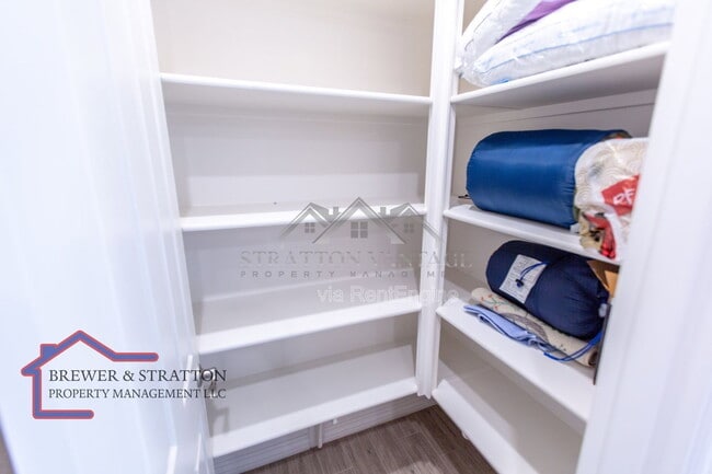 Building Photo - 15243 W Latham St