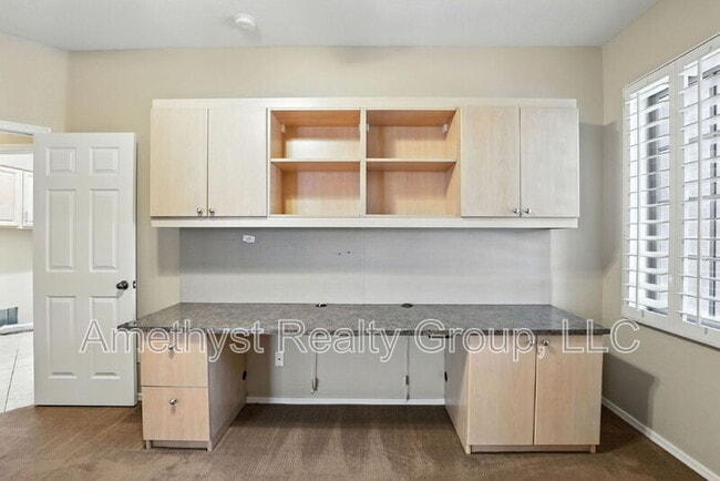 Building Photo - 2313 W Bonanza Ln