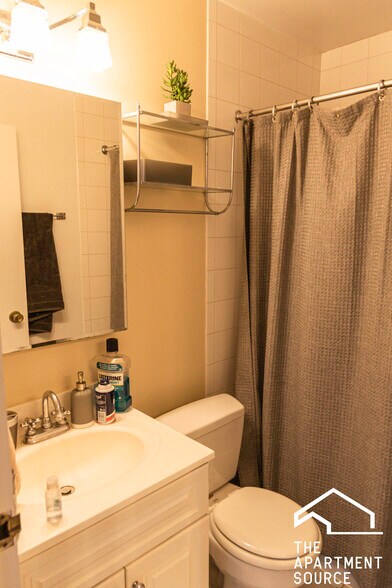 Building Photo - 607 W Wrightwood Ave