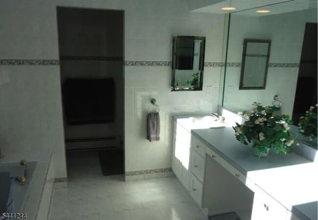 Building Photo - 246 Fresh Ponds Rd
